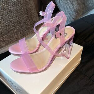 Women’s 8.5 Gianni Bini heels